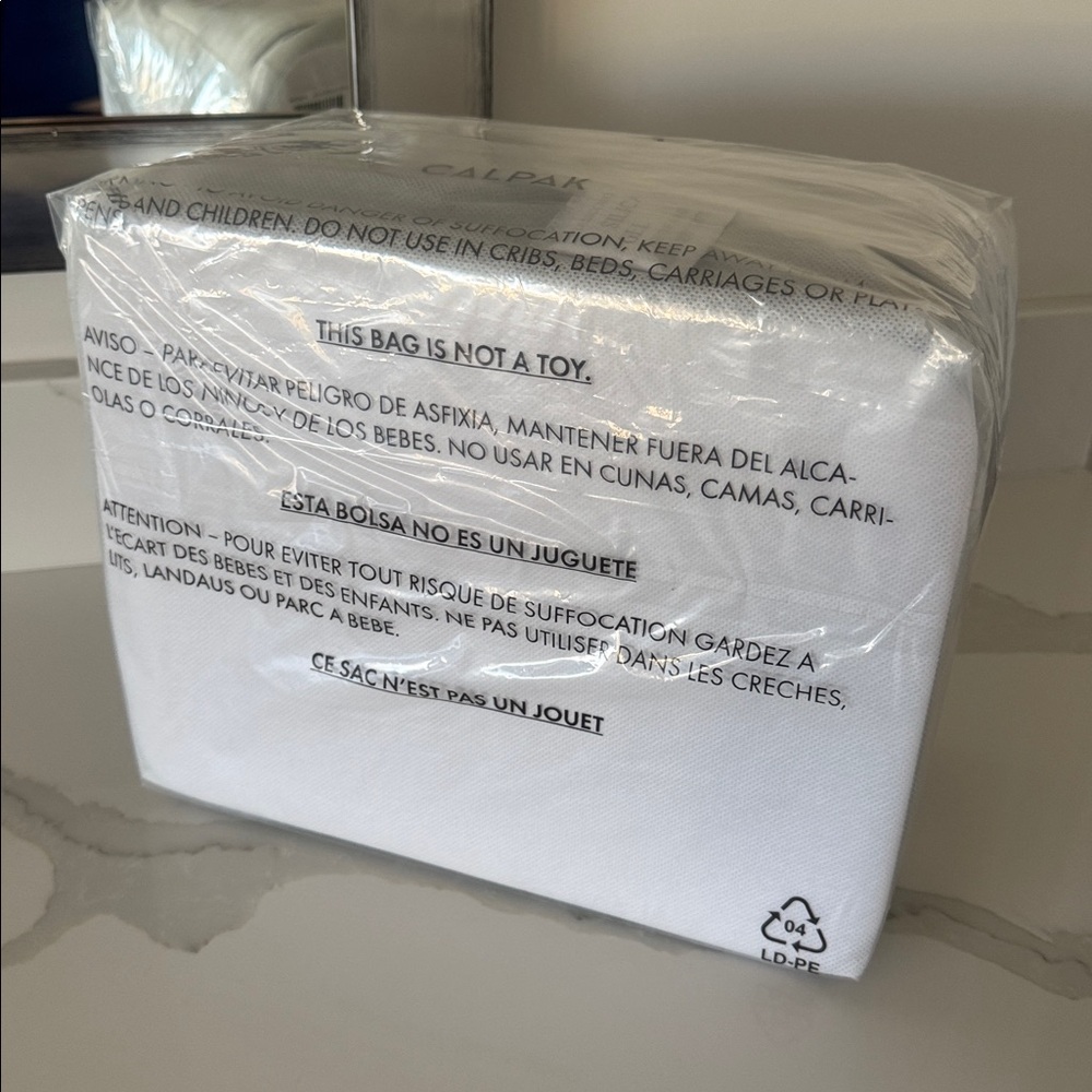NWT Calpak Large Clear Cosmetic Case - Black - Picture 6 of 8